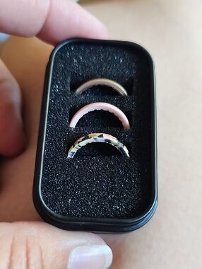 Set of 3 Women's Multicolor and Pink Rings